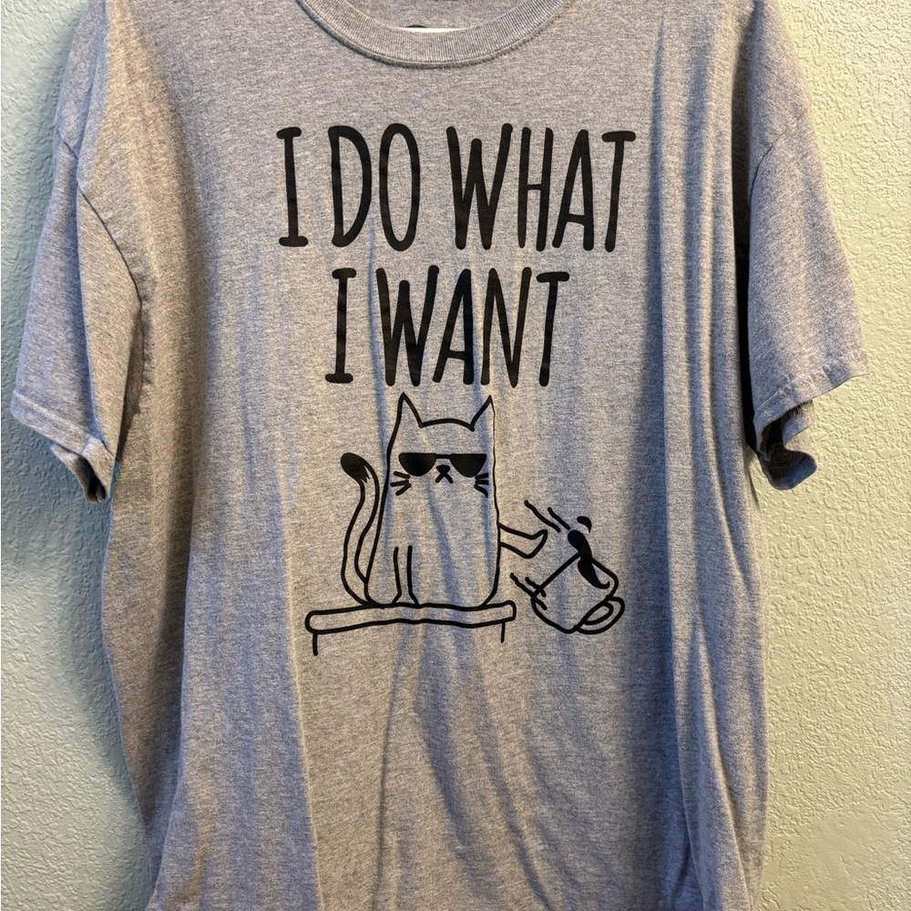 Gray Cat Graphic T-Shirt